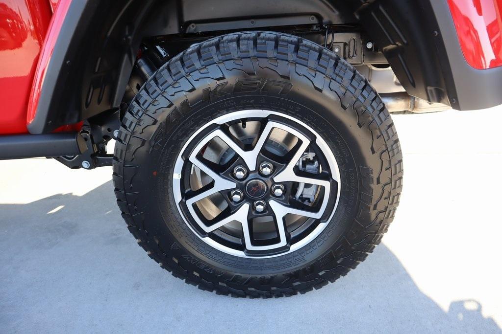 new 2025 Jeep Gladiator car, priced at $53,383