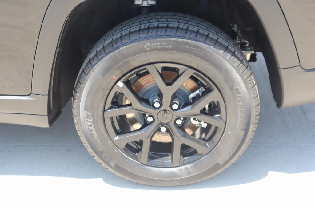 new 2025 Jeep Grand Cherokee L car, priced at $38,871