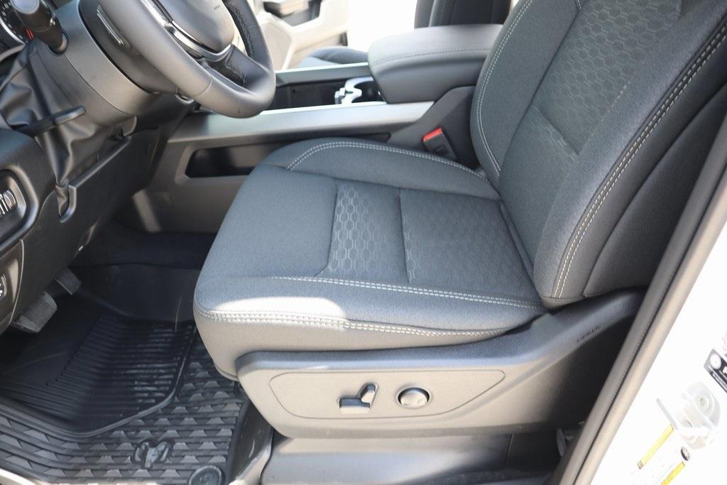 new 2025 Ram 1500 car, priced at $52,877