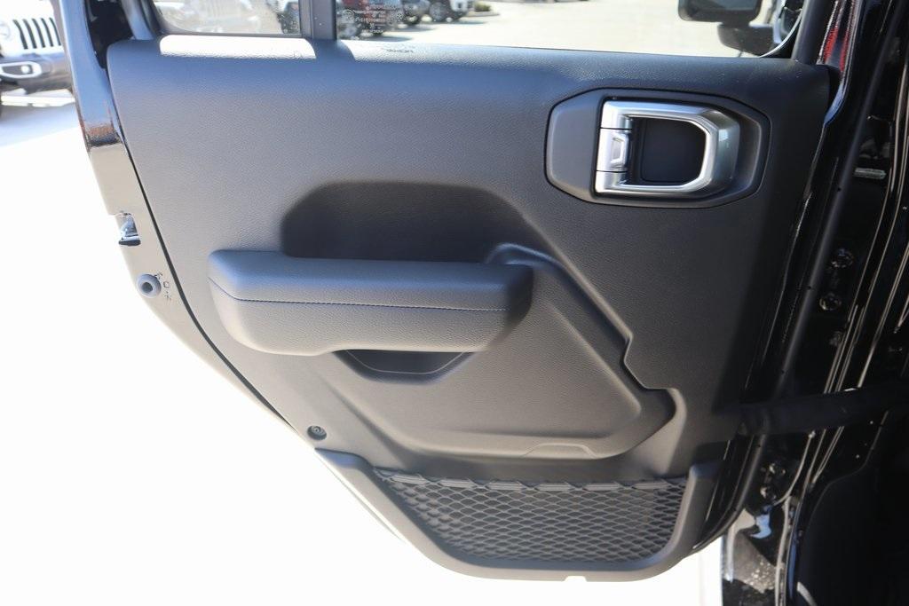 new 2025 Jeep Gladiator car, priced at $38,980