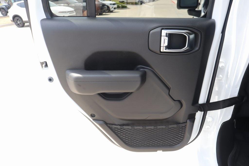 new 2025 Jeep Gladiator car, priced at $39,063