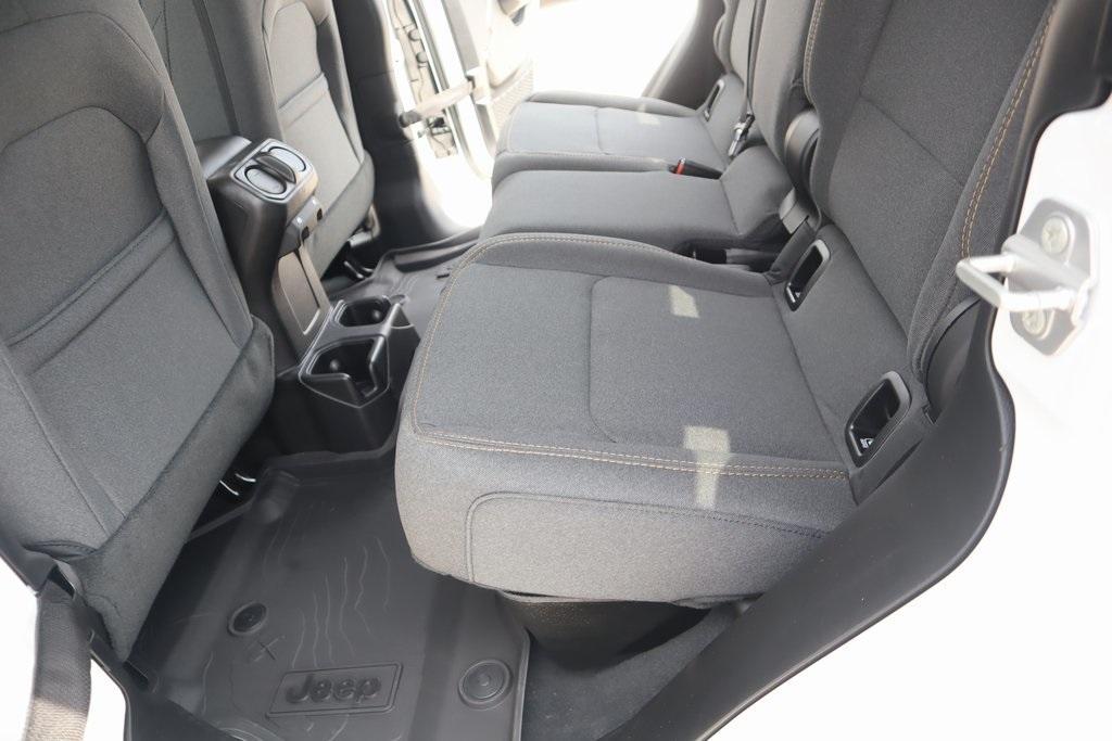 new 2025 Jeep Gladiator car, priced at $39,063