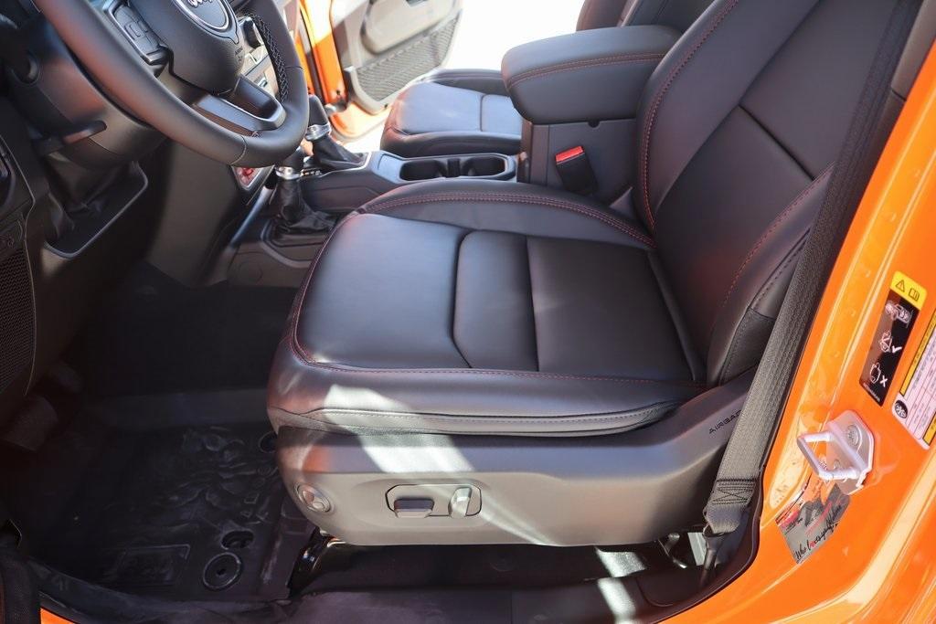 new 2025 Jeep Gladiator car, priced at $52,775