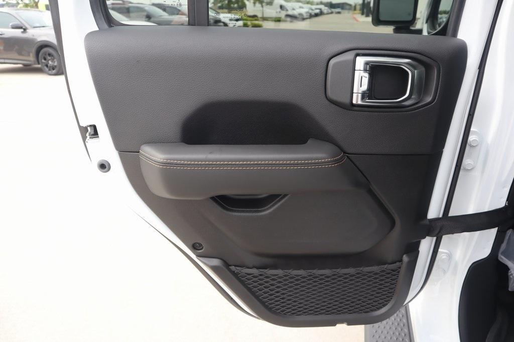 new 2025 Jeep Gladiator car, priced at $44,327