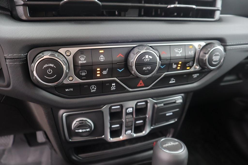 new 2025 Jeep Gladiator car, priced at $44,327