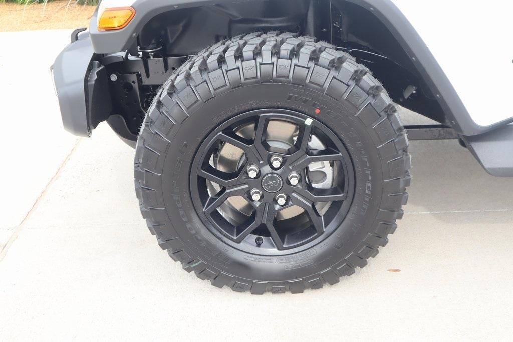 new 2025 Jeep Gladiator car, priced at $44,327