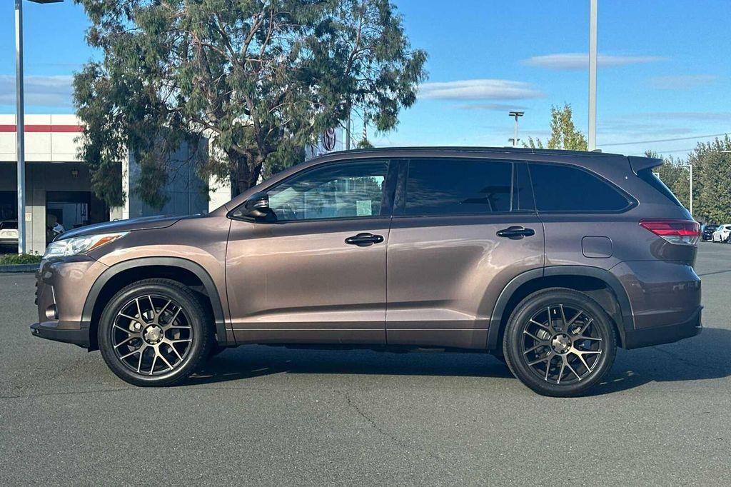 used 2018 Toyota Highlander car, priced at $25,000