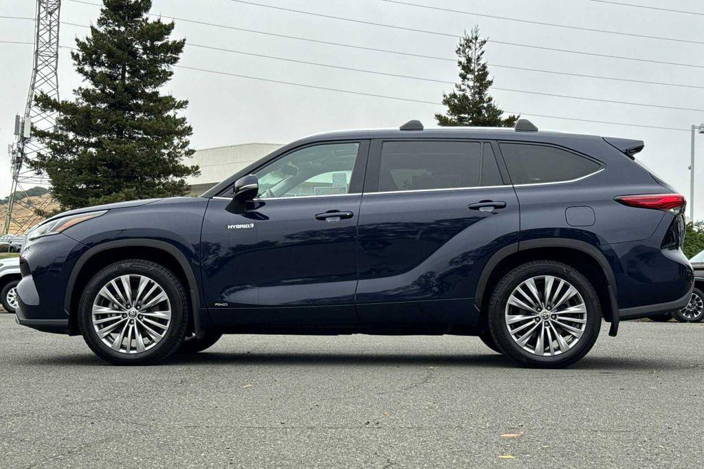 used 2020 Toyota Highlander Hybrid car, priced at $40,000