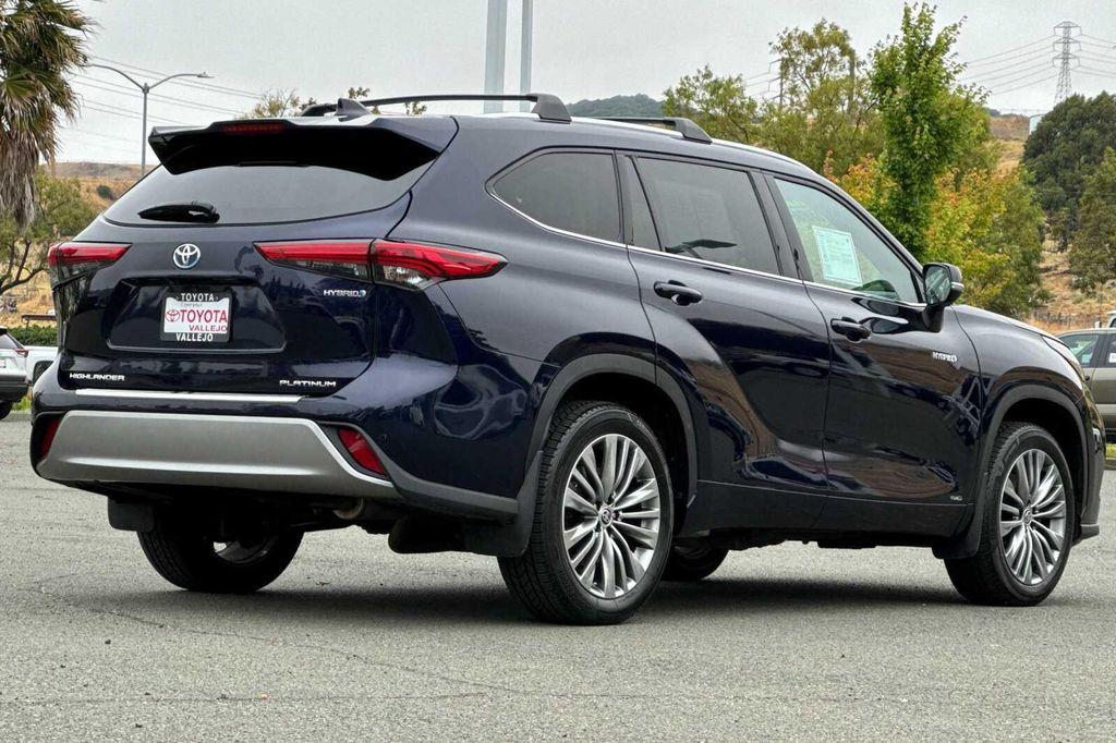 used 2020 Toyota Highlander Hybrid car, priced at $40,000