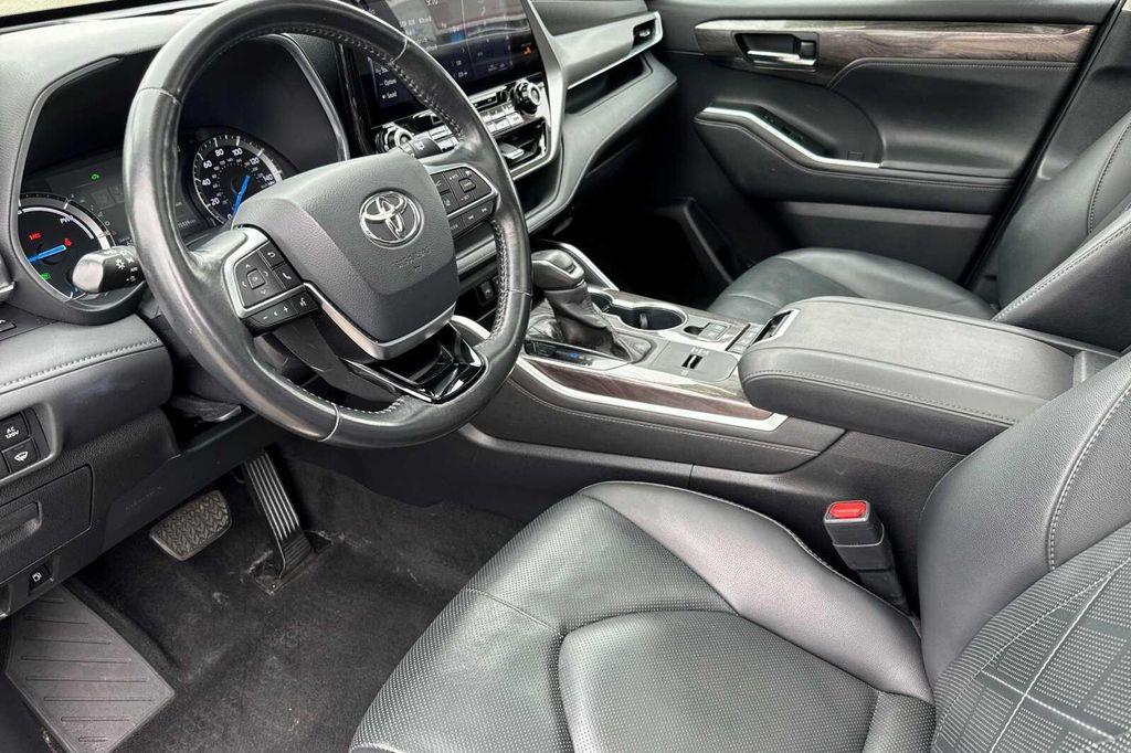 used 2020 Toyota Highlander Hybrid car, priced at $40,000