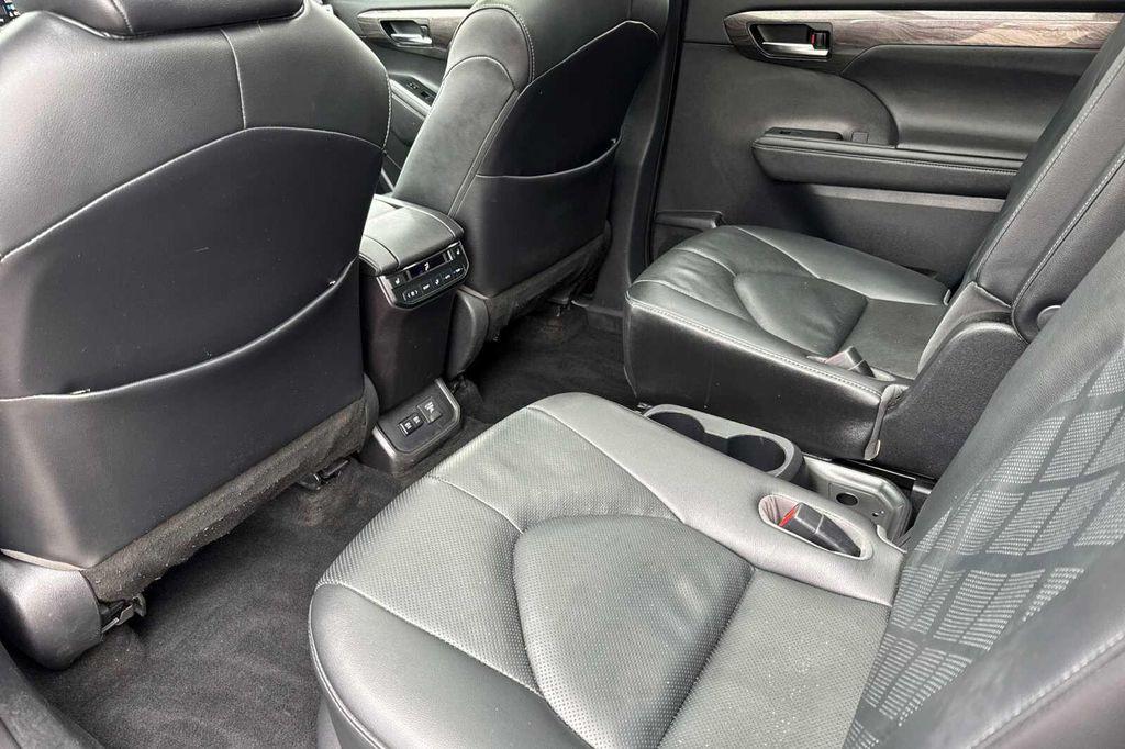 used 2020 Toyota Highlander Hybrid car, priced at $40,000