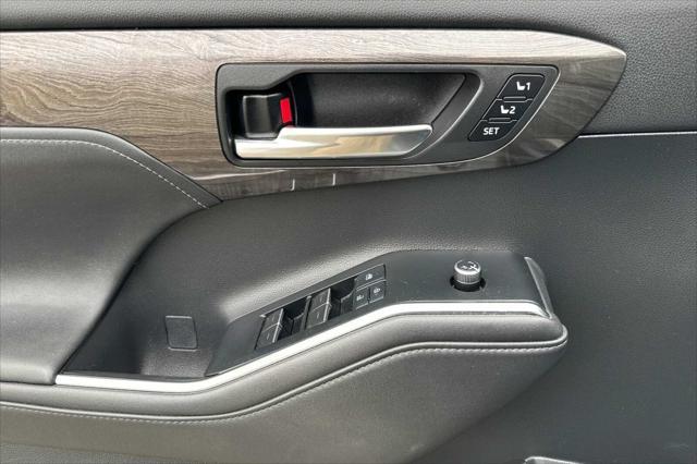 used 2020 Toyota Highlander Hybrid car, priced at $42,500
