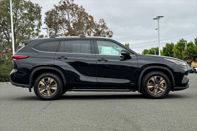 used 2022 Toyota Highlander Hybrid car, priced at $44,500