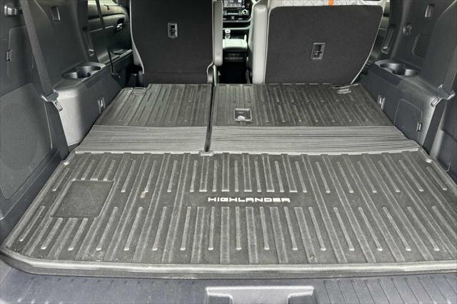 used 2022 Toyota Highlander Hybrid car, priced at $44,500