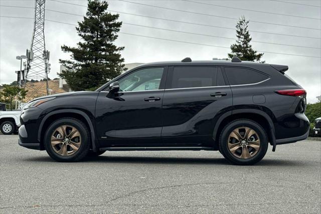 used 2022 Toyota Highlander Hybrid car, priced at $44,500