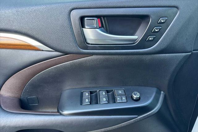 used 2019 Toyota Highlander car, priced at $32,000