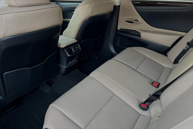 used 2019 Lexus ES 300h car, priced at $30,000