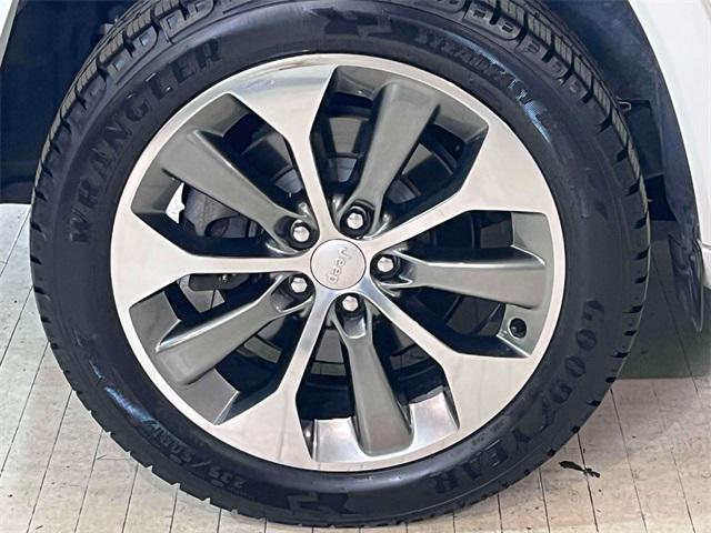 used 2019 Jeep Cherokee car, priced at $17,499