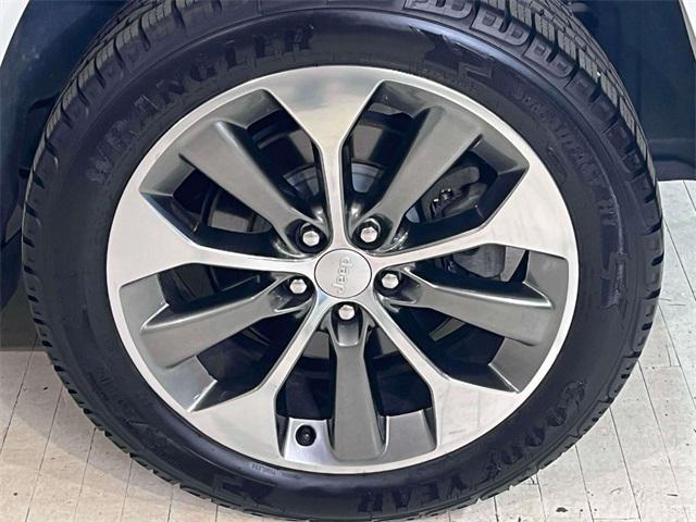 used 2019 Jeep Cherokee car, priced at $17,499