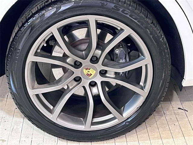 used 2022 Porsche Cayenne E-Hybrid car, priced at $75,999