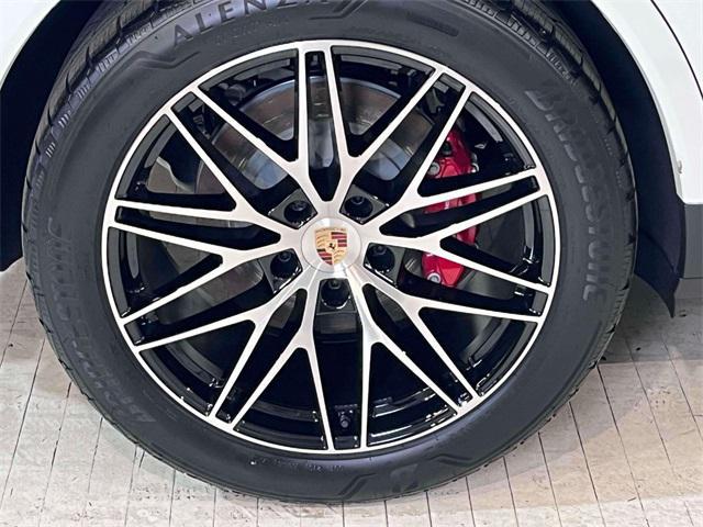 new 2025 Porsche Cayenne car, priced at $133,575