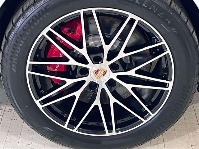 new 2025 Porsche Cayenne car, priced at $133,575