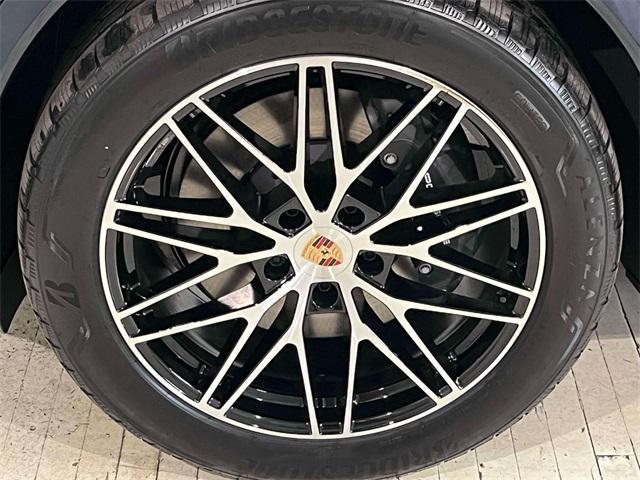 new 2025 Porsche Cayenne car, priced at $108,085