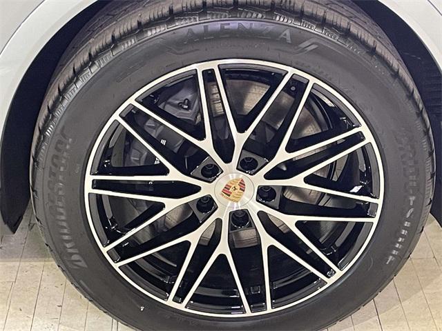 new 2025 Porsche Cayenne car, priced at $106,575