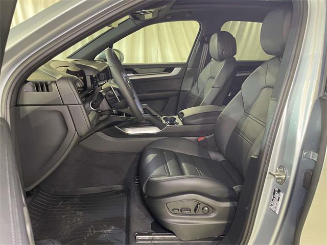 new 2025 Porsche Cayenne car, priced at $106,575
