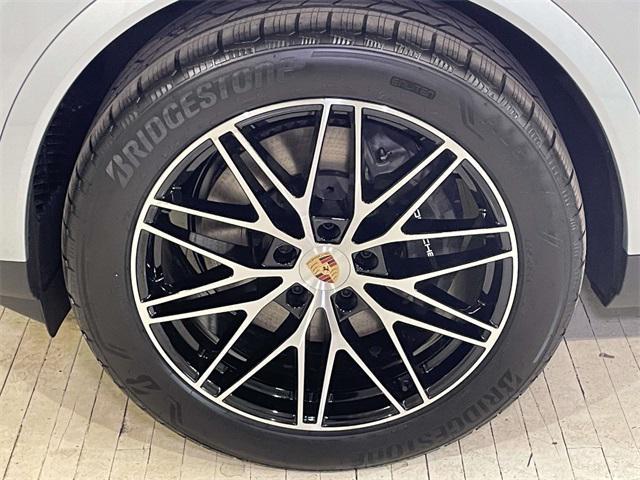 new 2025 Porsche Cayenne car, priced at $106,575