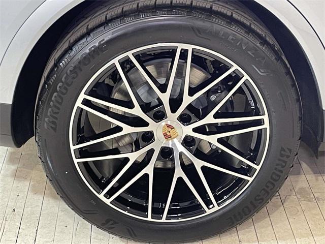 new 2025 Porsche Cayenne car, priced at $106,575