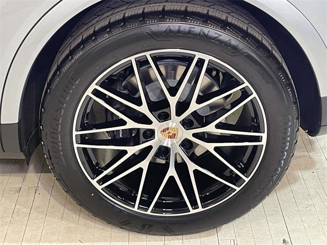 new 2025 Porsche Cayenne car, priced at $106,575