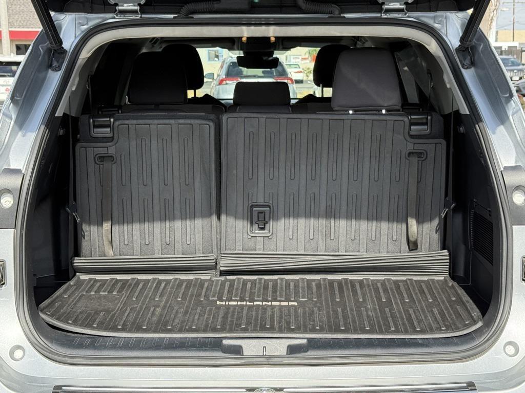 used 2022 Toyota Highlander car, priced at $26,549