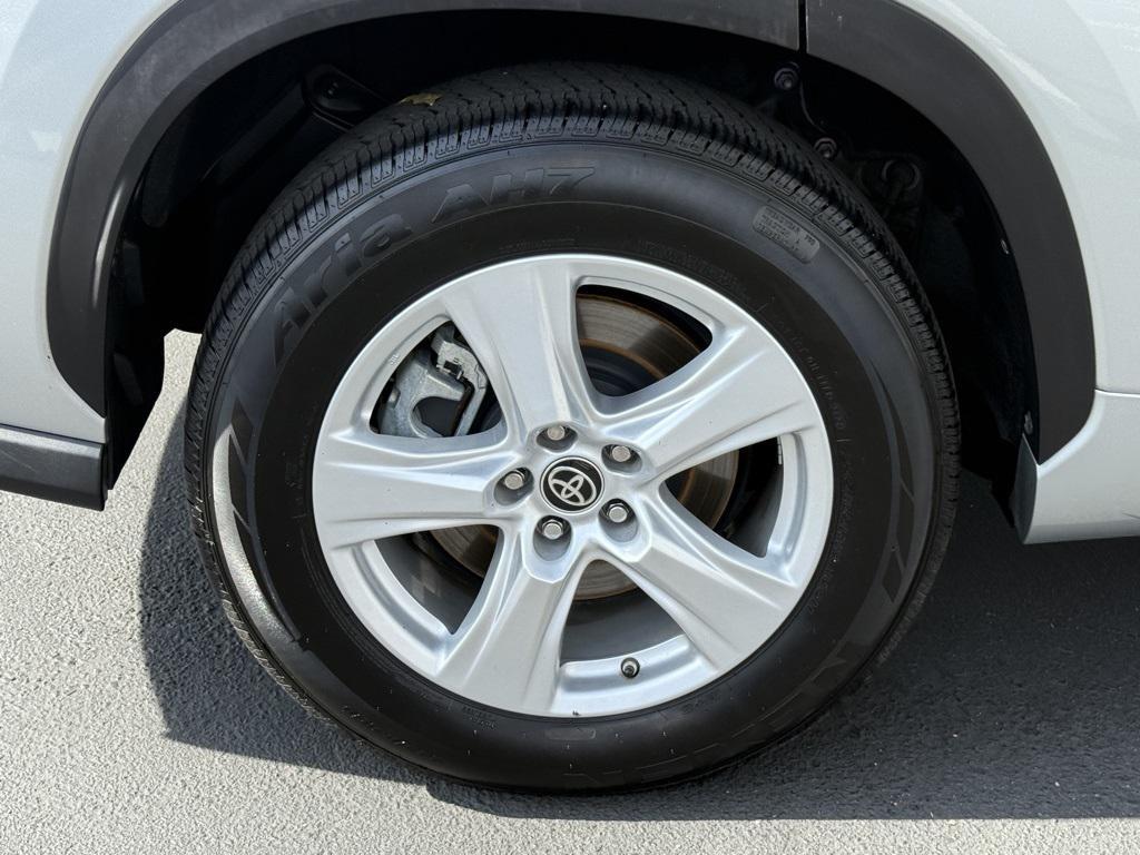 used 2022 Toyota Highlander car, priced at $26,549