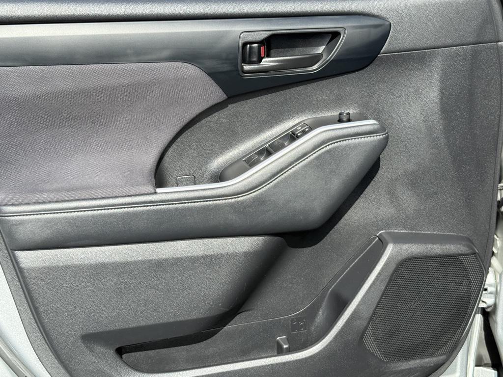 used 2022 Toyota Highlander car, priced at $26,549