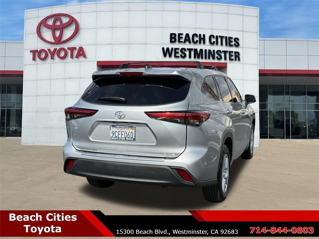 used 2022 Toyota Highlander car, priced at $26,549