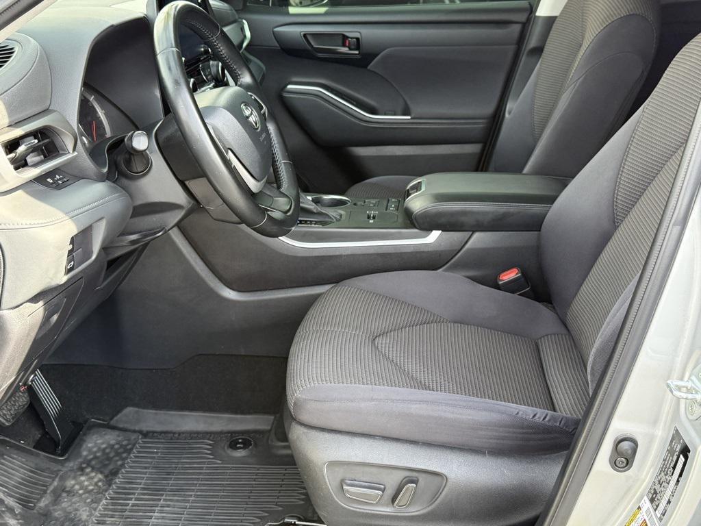 used 2022 Toyota Highlander car, priced at $26,549