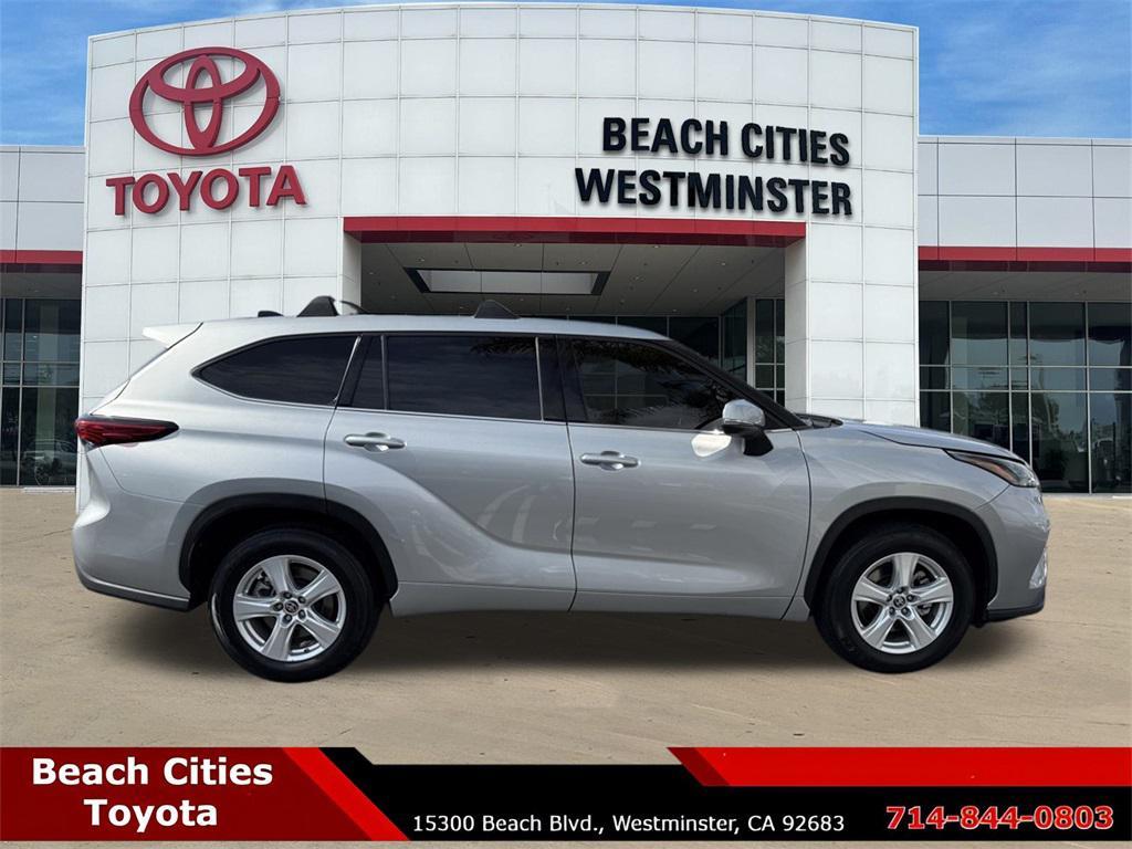 used 2022 Toyota Highlander car, priced at $26,549