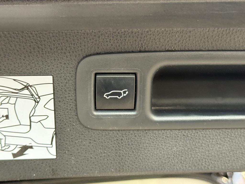 used 2022 Toyota Highlander car, priced at $39,072