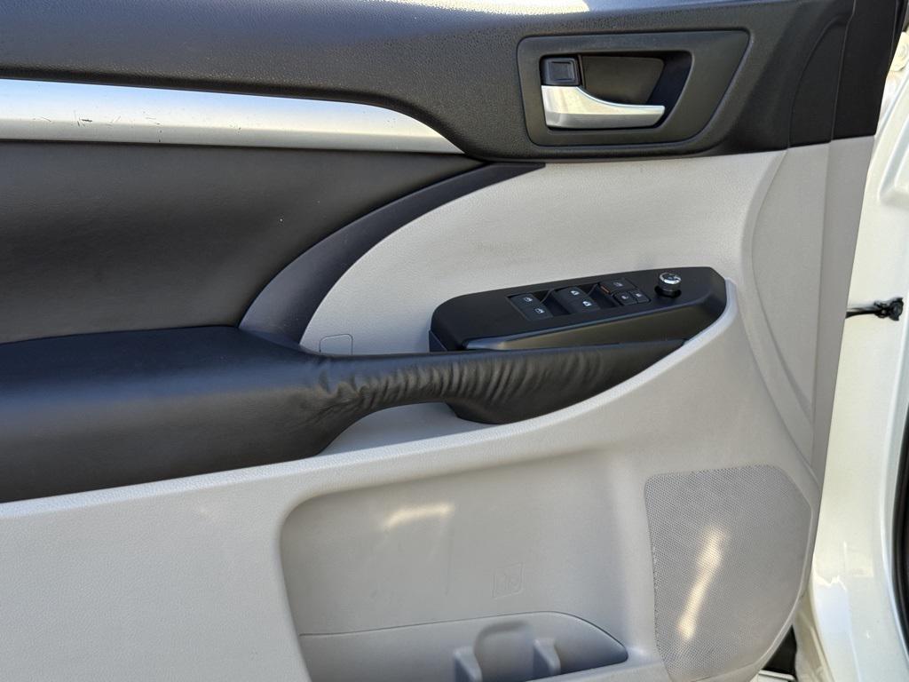 used 2016 Toyota Highlander car, priced at $17,968