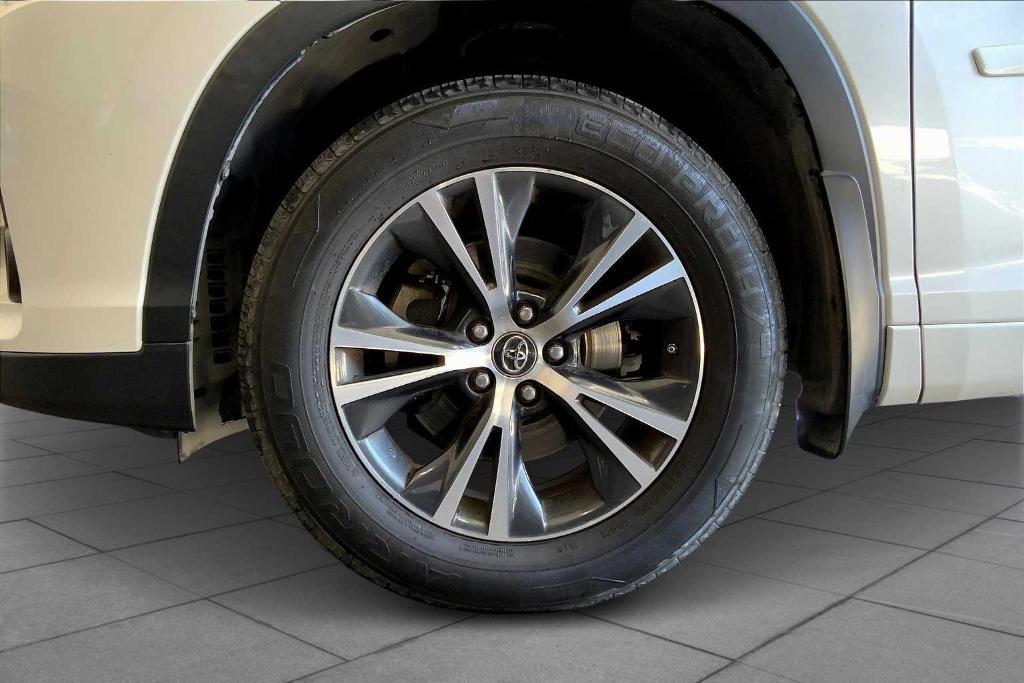 used 2018 Toyota Highlander car, priced at $22,938