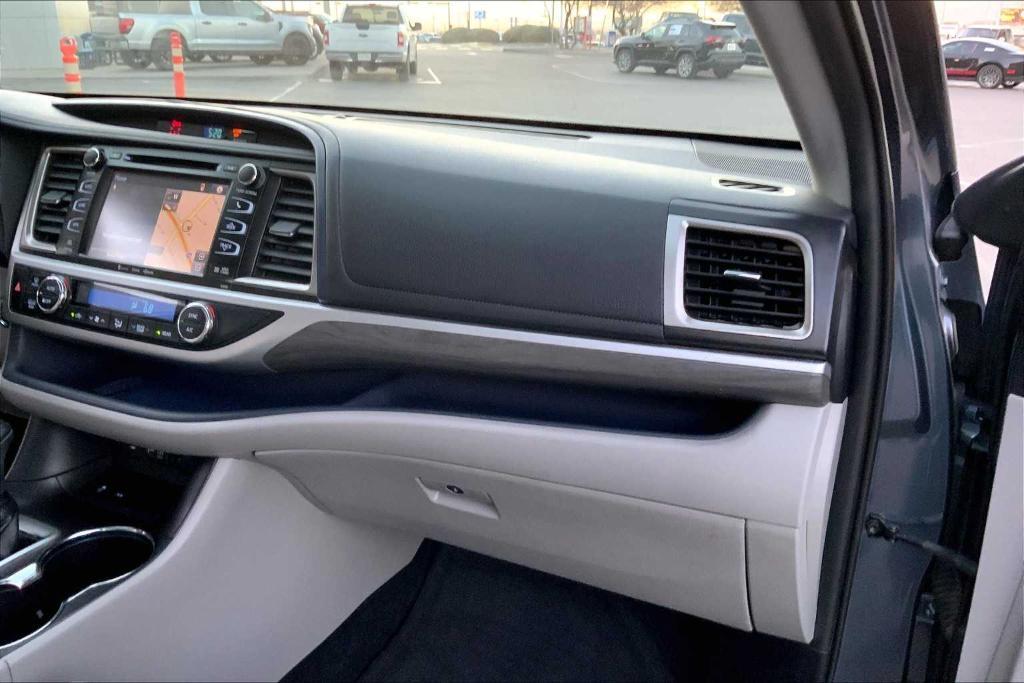 used 2019 Toyota Highlander car, priced at $31,960