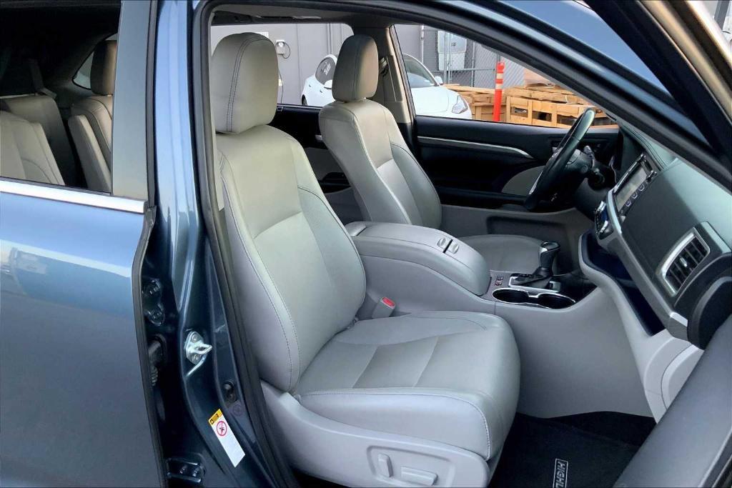 used 2019 Toyota Highlander car, priced at $31,960