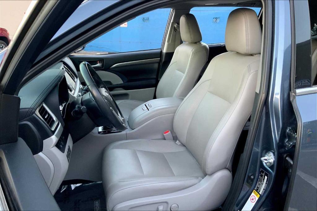 used 2019 Toyota Highlander car, priced at $31,960