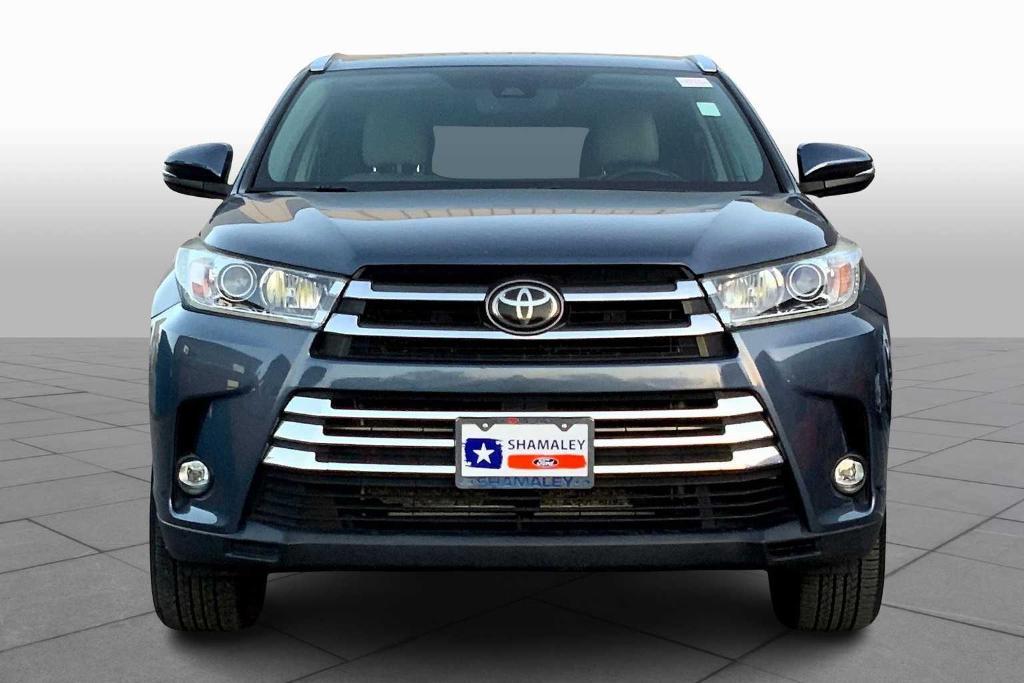 used 2019 Toyota Highlander car, priced at $31,960