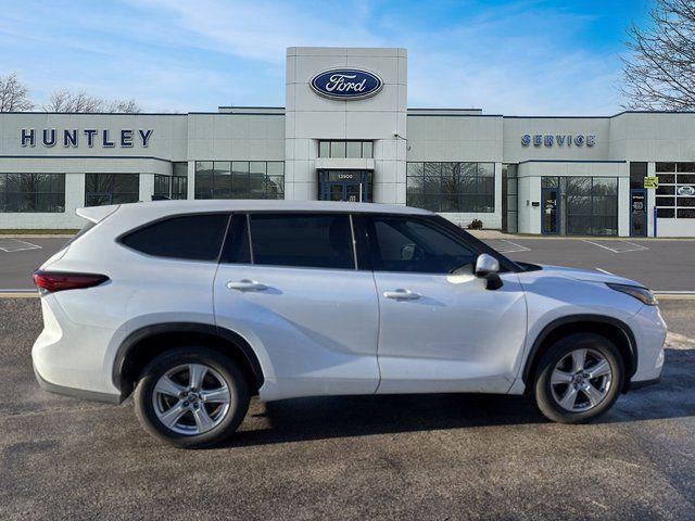 used 2022 Toyota Highlander car, priced at $28,372