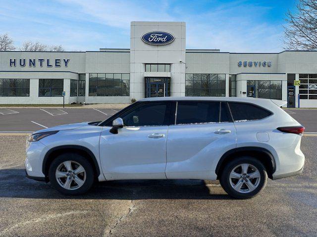 used 2022 Toyota Highlander car, priced at $28,372