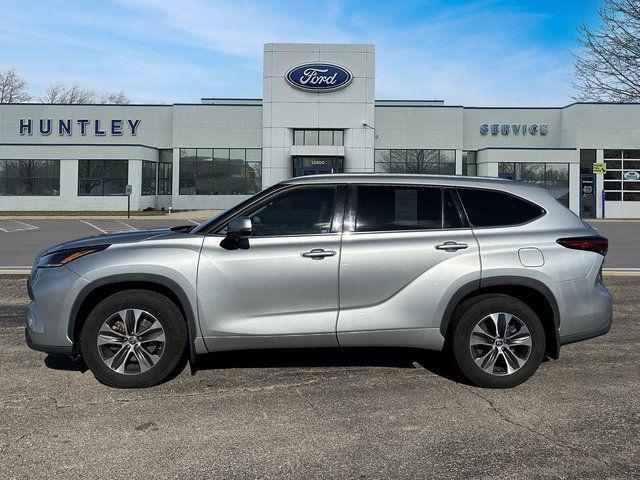 used 2021 Toyota Highlander car, priced at $25,871