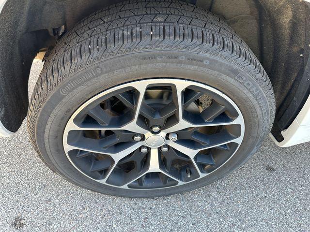 used 2022 Jeep Grand Cherokee car, priced at $38,333