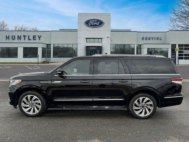 used 2022 Lincoln Navigator car, priced at $59,272